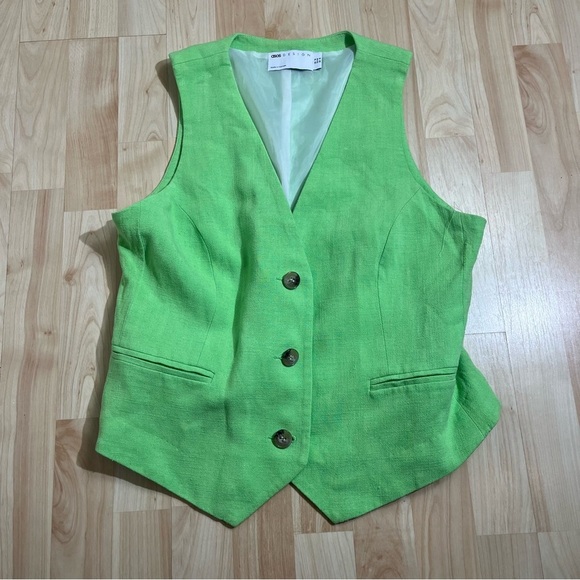 ASOS Design Women's Lightweight Green Vest Sleeveless Button Down vest Size 12 - Picture 1 of 6